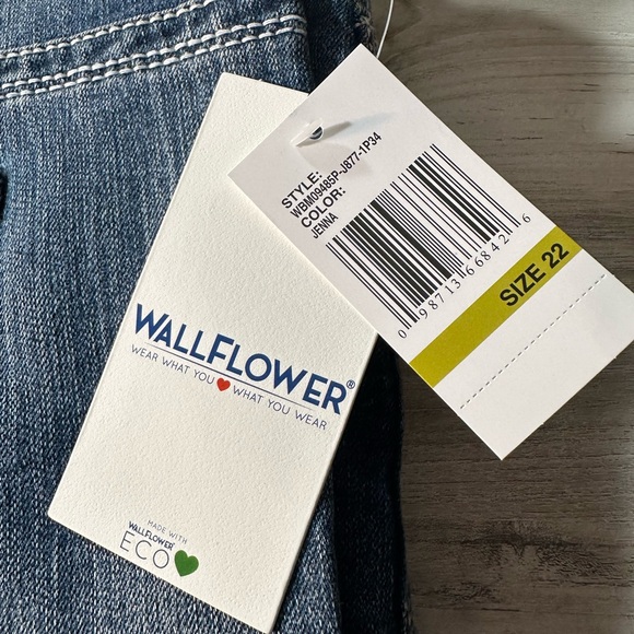 Wallflower Plus Size Stretchy Jeans - Picture 1 of 8